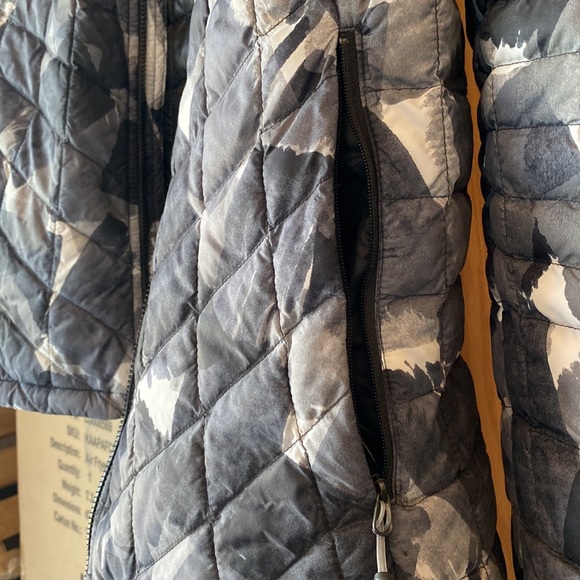 The North Face black and grey light jacket - Picture 4 of 4